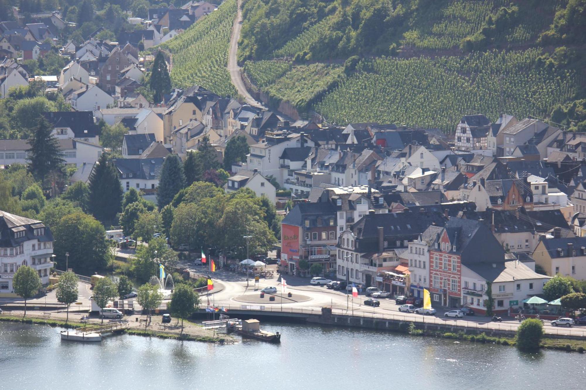 Ferienwohnungen Und Appartements - Haus Budinger Alf Luaran gambar